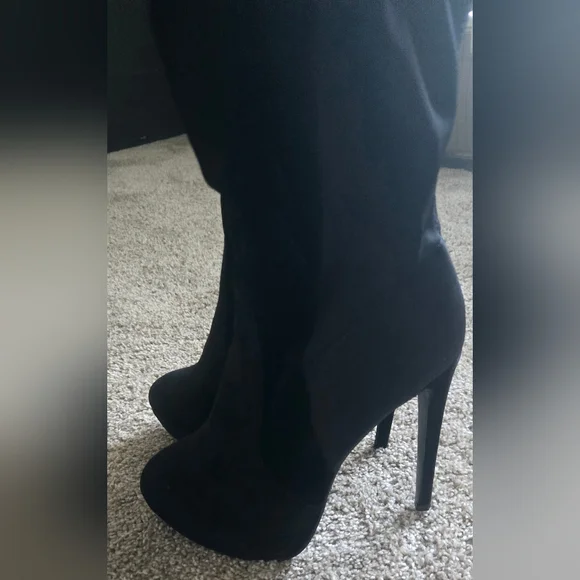 Elegant Black Over-the-Knee Boots - Picture 2 of 9